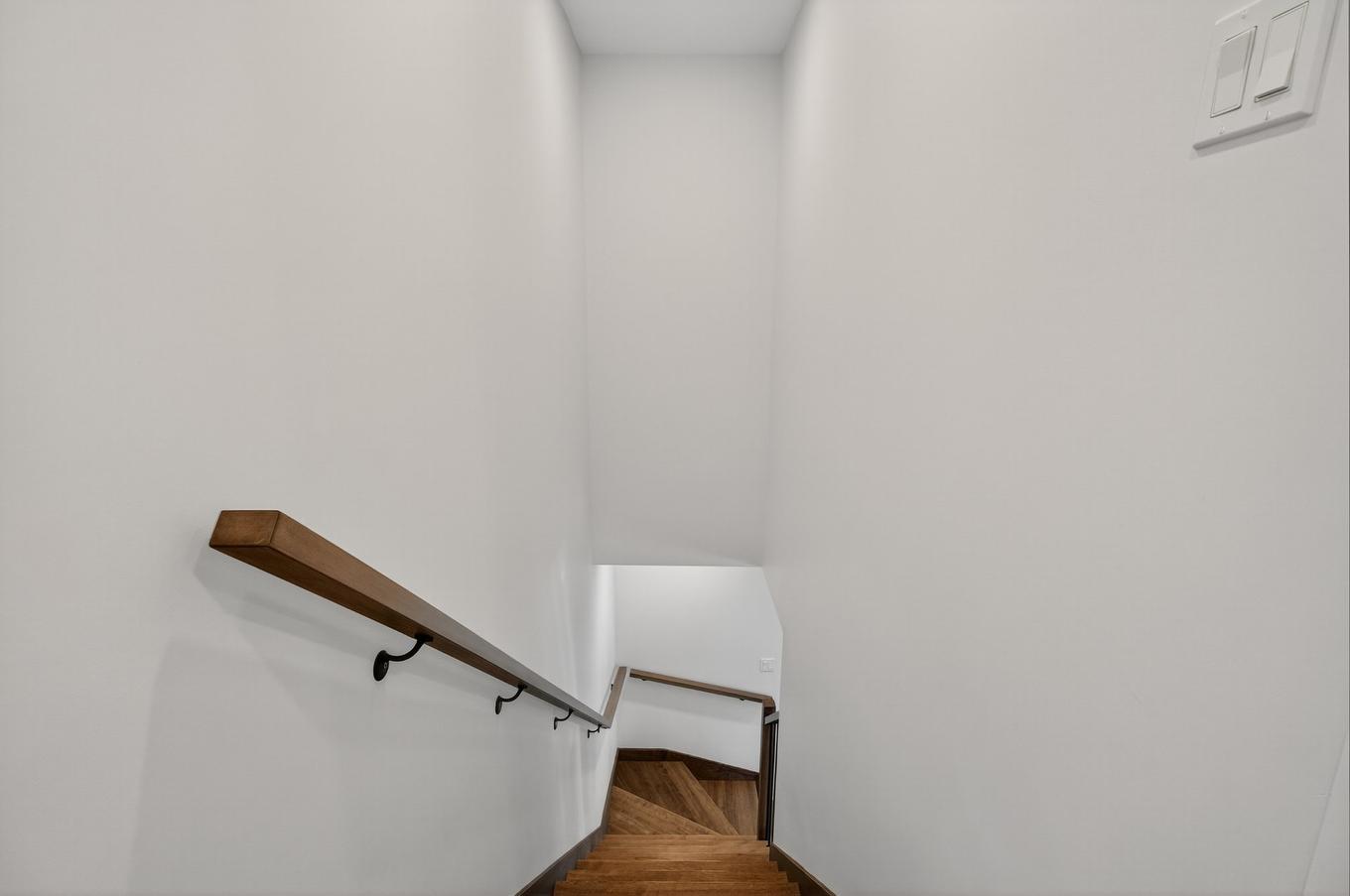 Staircase - 580 Rue Charlie-Forbell, Mont-Tremblant, QC - Indoor Photo Showing Other Room