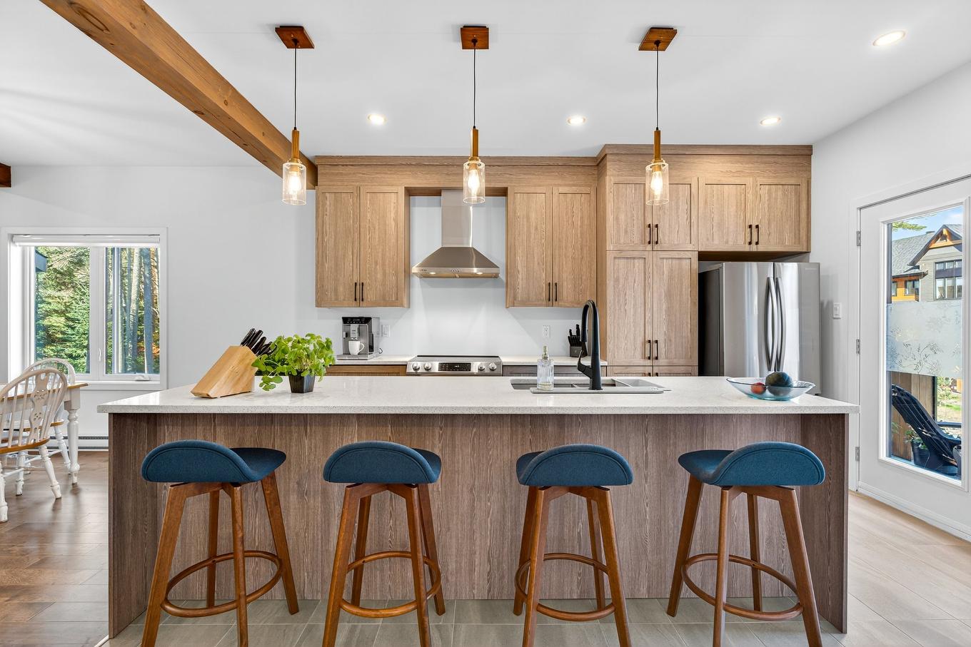 Kitchen - 580 Rue Charlie-Forbell, Mont-Tremblant, QC - Indoor Photo Showing Kitchen With Upgraded Kitchen