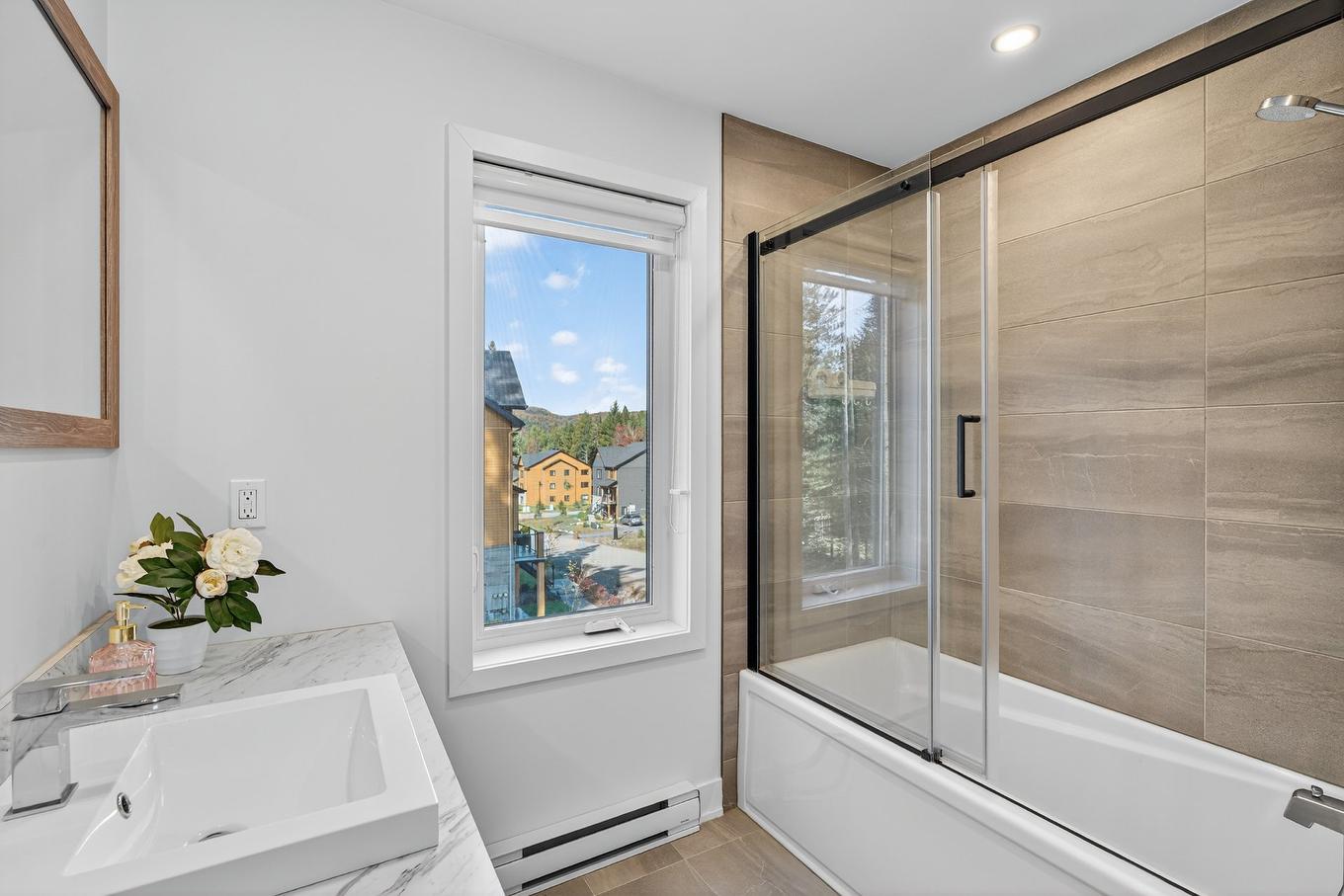 Bathroom - 580 Rue Charlie-Forbell, Mont-Tremblant, QC - Indoor Photo Showing Bathroom