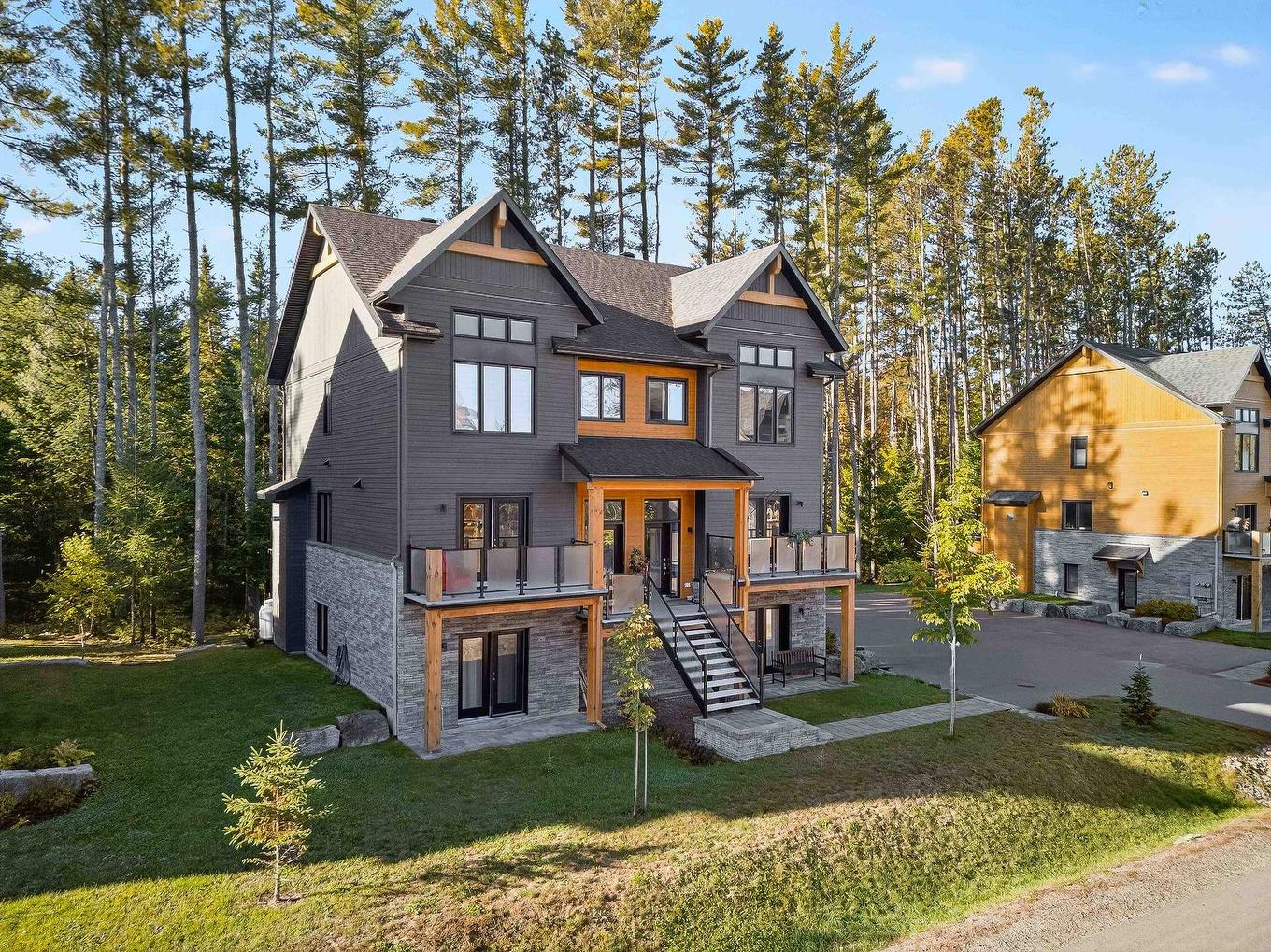 Aerial photo - 580 Rue Charlie-Forbell, Mont-Tremblant, QC - Outdoor With Facade