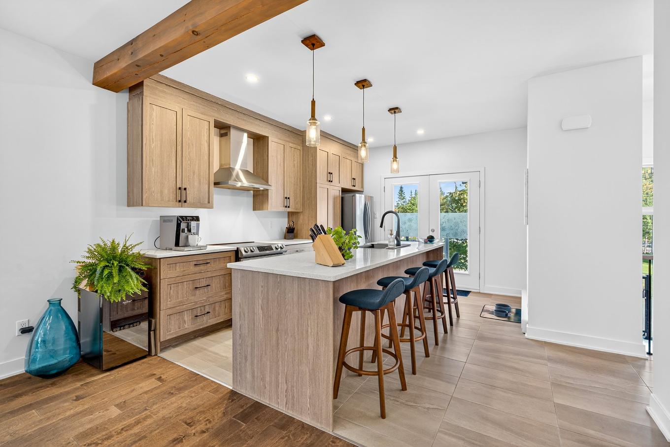 Kitchen - 580 Rue Charlie-Forbell, Mont-Tremblant, QC - Indoor Photo Showing Kitchen With Upgraded Kitchen