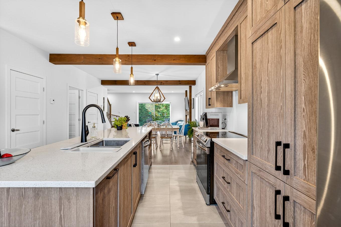 Kitchen - 580 Rue Charlie-Forbell, Mont-Tremblant, QC - Indoor Photo Showing Kitchen With Upgraded Kitchen