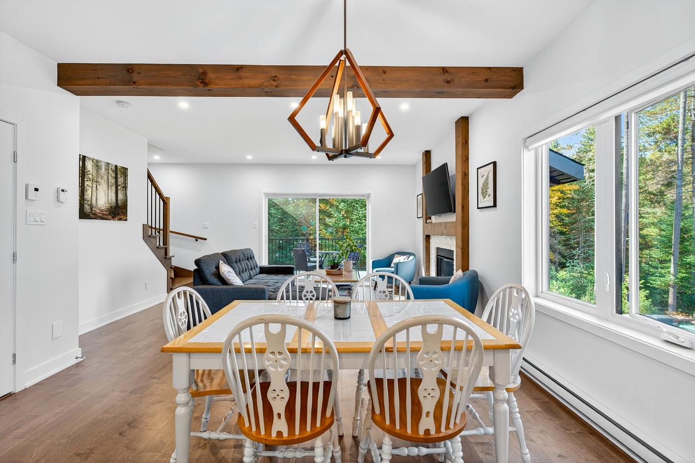 Dining room - 580 Rue Charlie-Forbell, Mont-Tremblant, QC - Indoor Photo Showing Dining Room