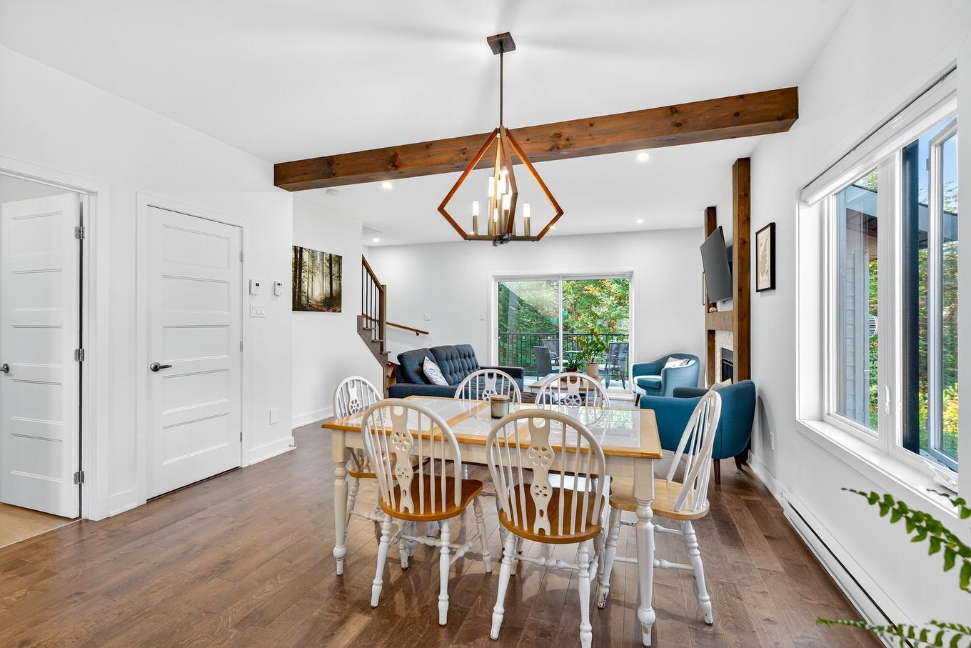 Dining room - 580 Rue Charlie-Forbell, Mont-Tremblant, QC - Indoor Photo Showing Dining Room