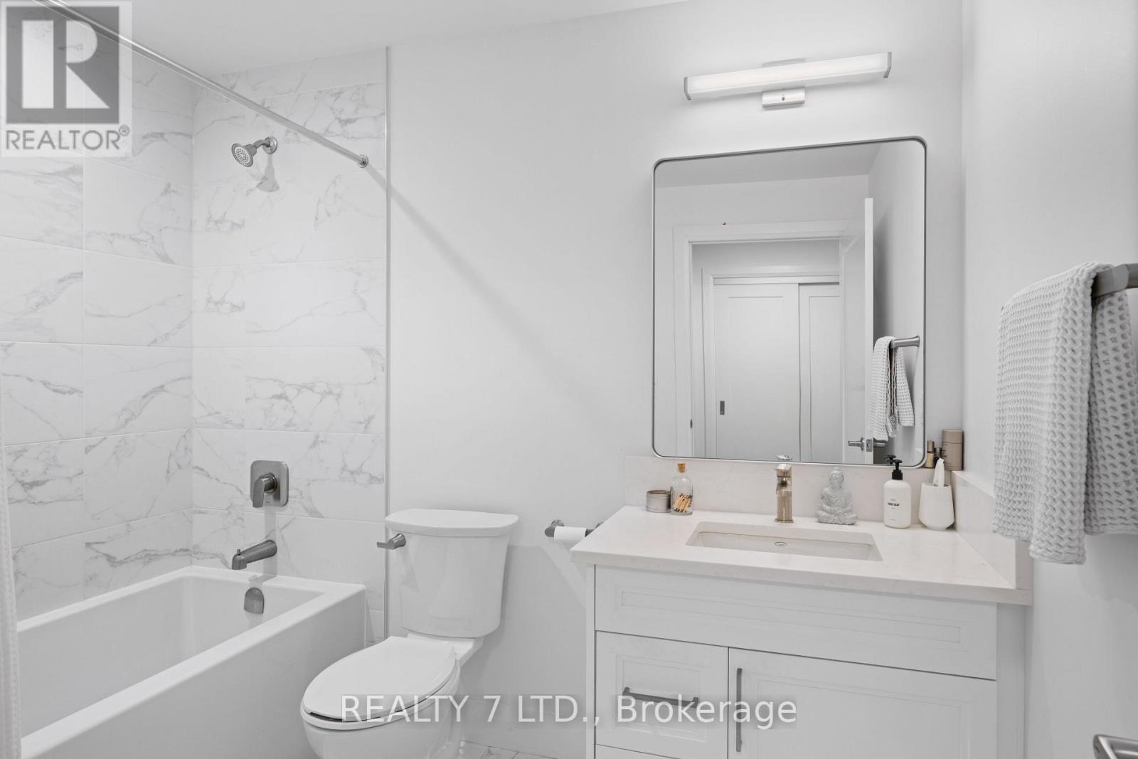1701 - 500 Brock Avenue N, Burlington (Brant), ON - Indoor Photo Showing Bathroom