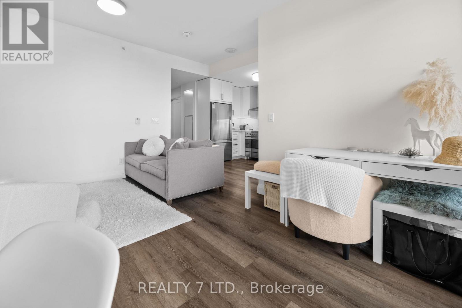 1701 - 500 Brock Avenue N, Burlington (Brant), ON - Indoor