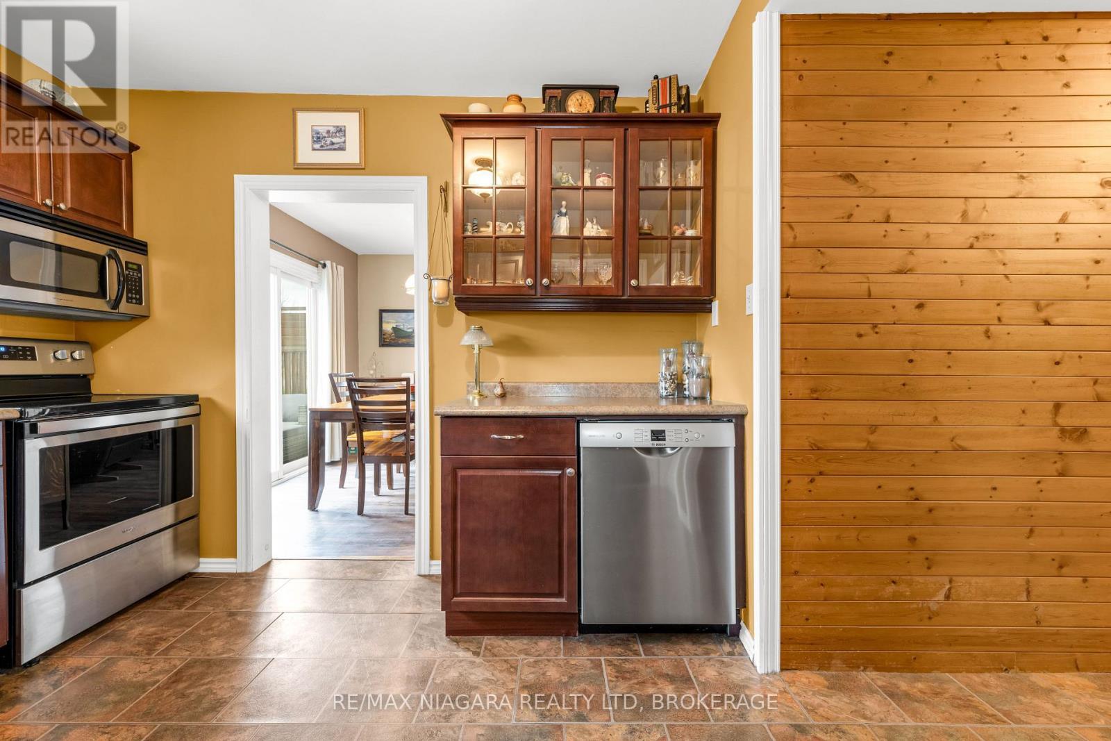 53 Turner Crescent, St. Catharines (Oakdale), ON - Indoor Photo Showing Kitchen