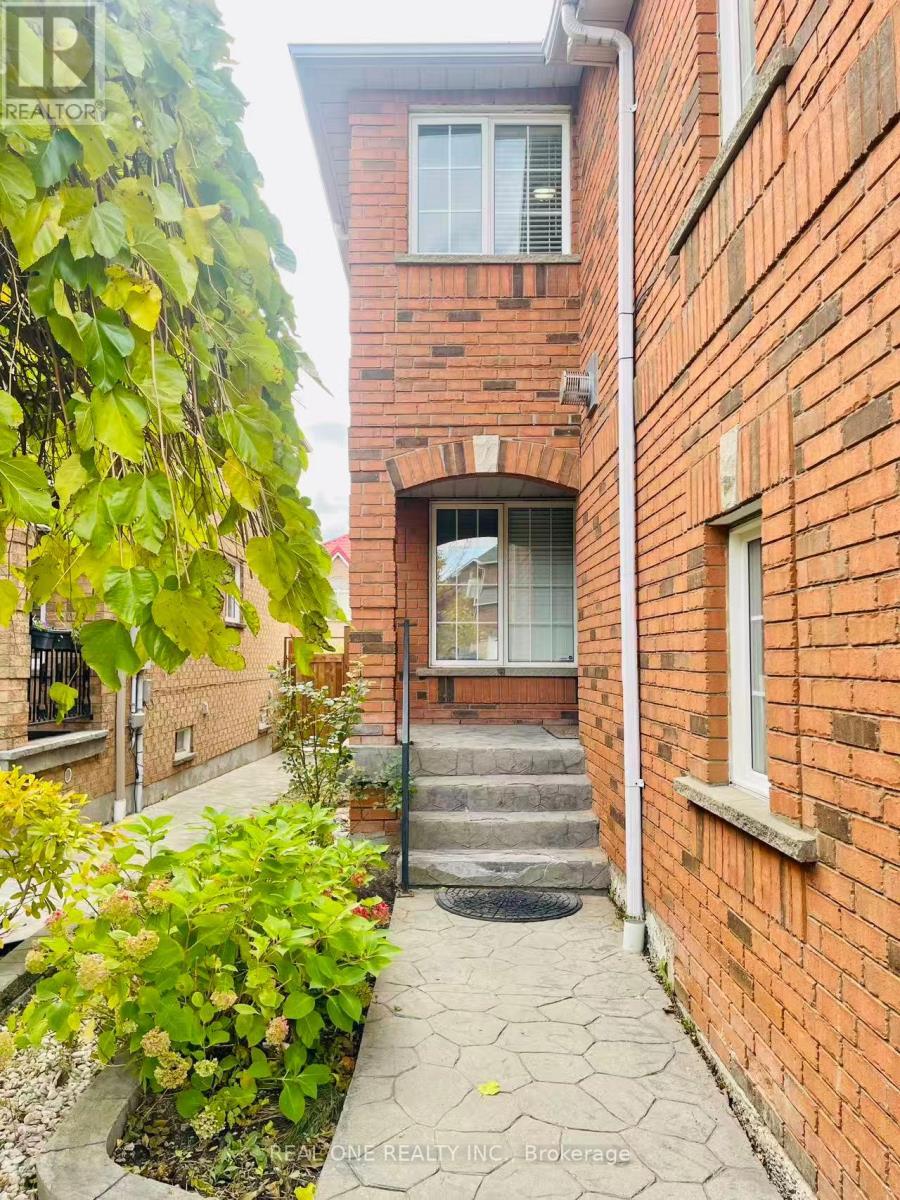 5316 Hollypoint Avenue, Mississauga, ON - Outdoor