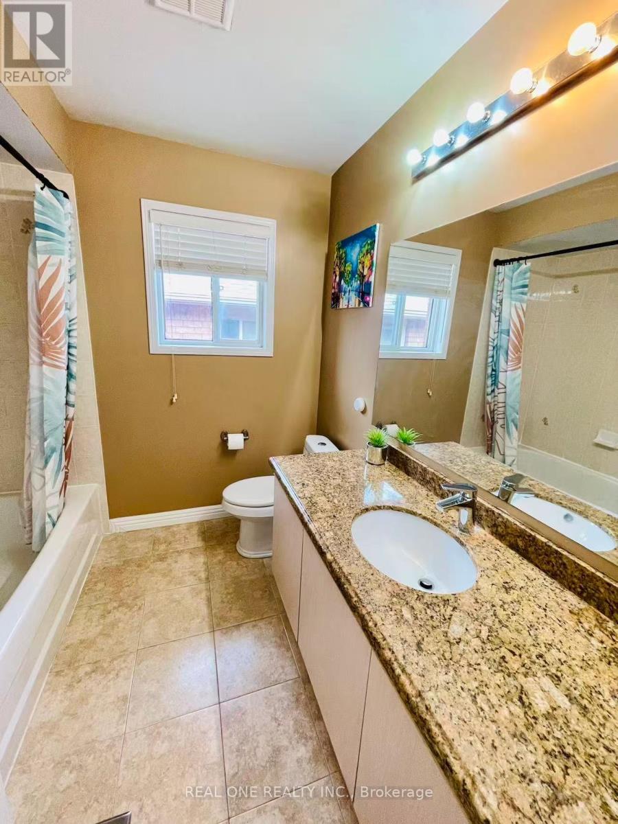 5316 Hollypoint Avenue, Mississauga, ON - Indoor Photo Showing Bathroom