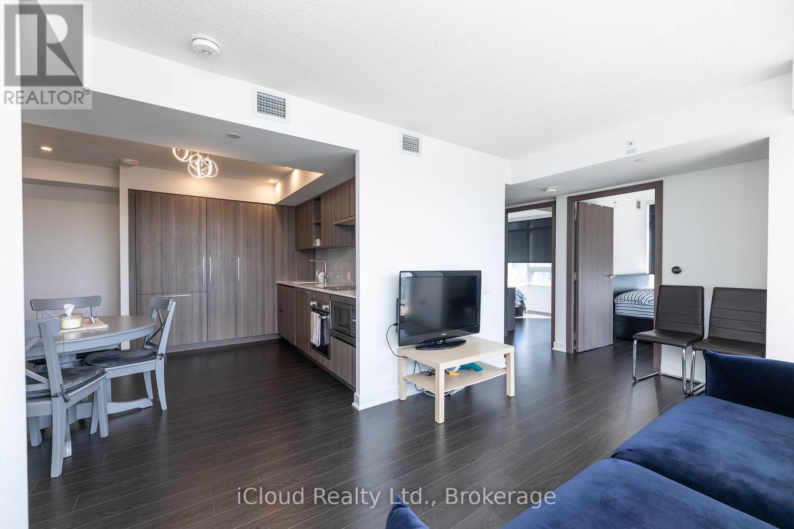 2311 - 19 Bathurst Street, Toronto, ON - Indoor Photo Showing Living Room