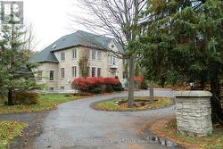 12 FORESTVIEW TRAIL Whitchurch-Stouffville, ON L4A 2L4