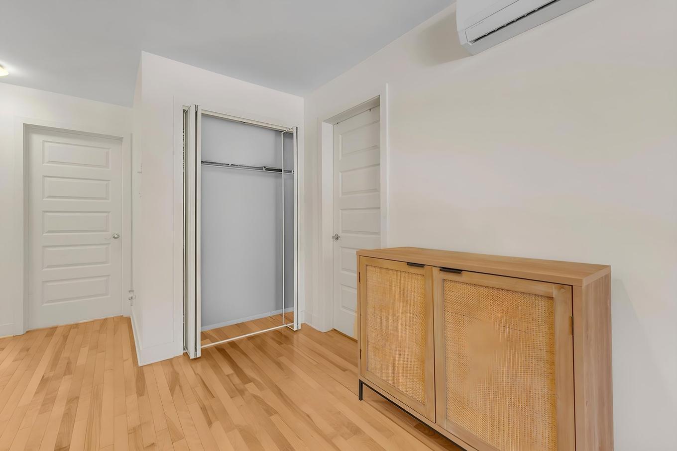 Hall d'entrée/Vestibule - 200-2324 Rue Mullins, Montréal (Le Sud-Ouest), QC - Indoor Photo Showing Other Room