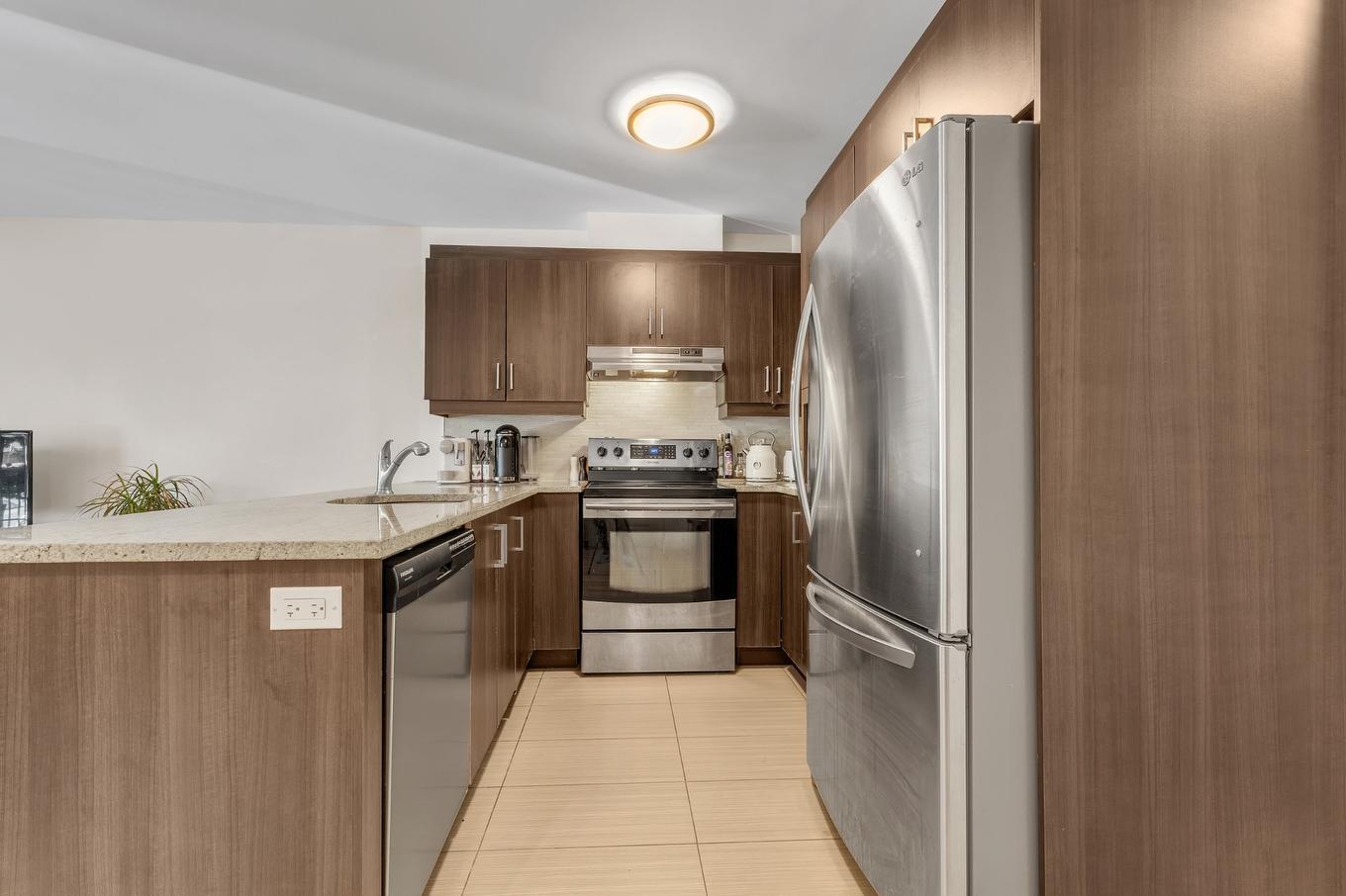 Cuisine - 200-2324 Rue Mullins, Montréal (Le Sud-Ouest), QC - Indoor Photo Showing Kitchen