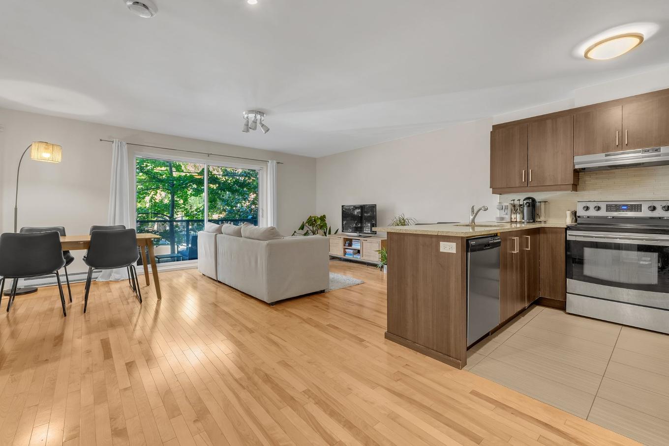 Vue d'ensemble - 200-2324 Rue Mullins, Montréal (Le Sud-Ouest), QC - Indoor Photo Showing Kitchen