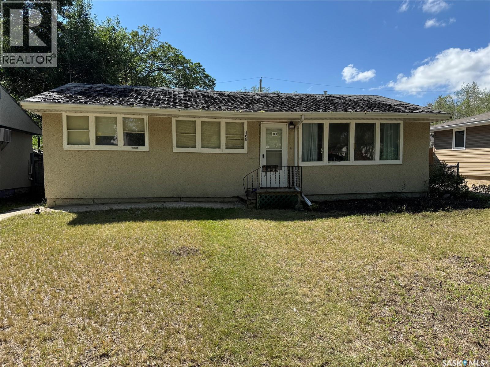 168 Smith Street, Regina, SK - Outdoor