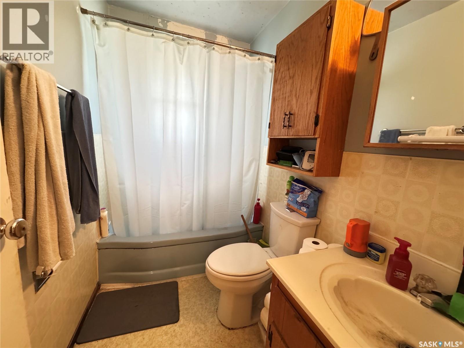 168 Smith Street, Regina, SK - Indoor Photo Showing Bathroom