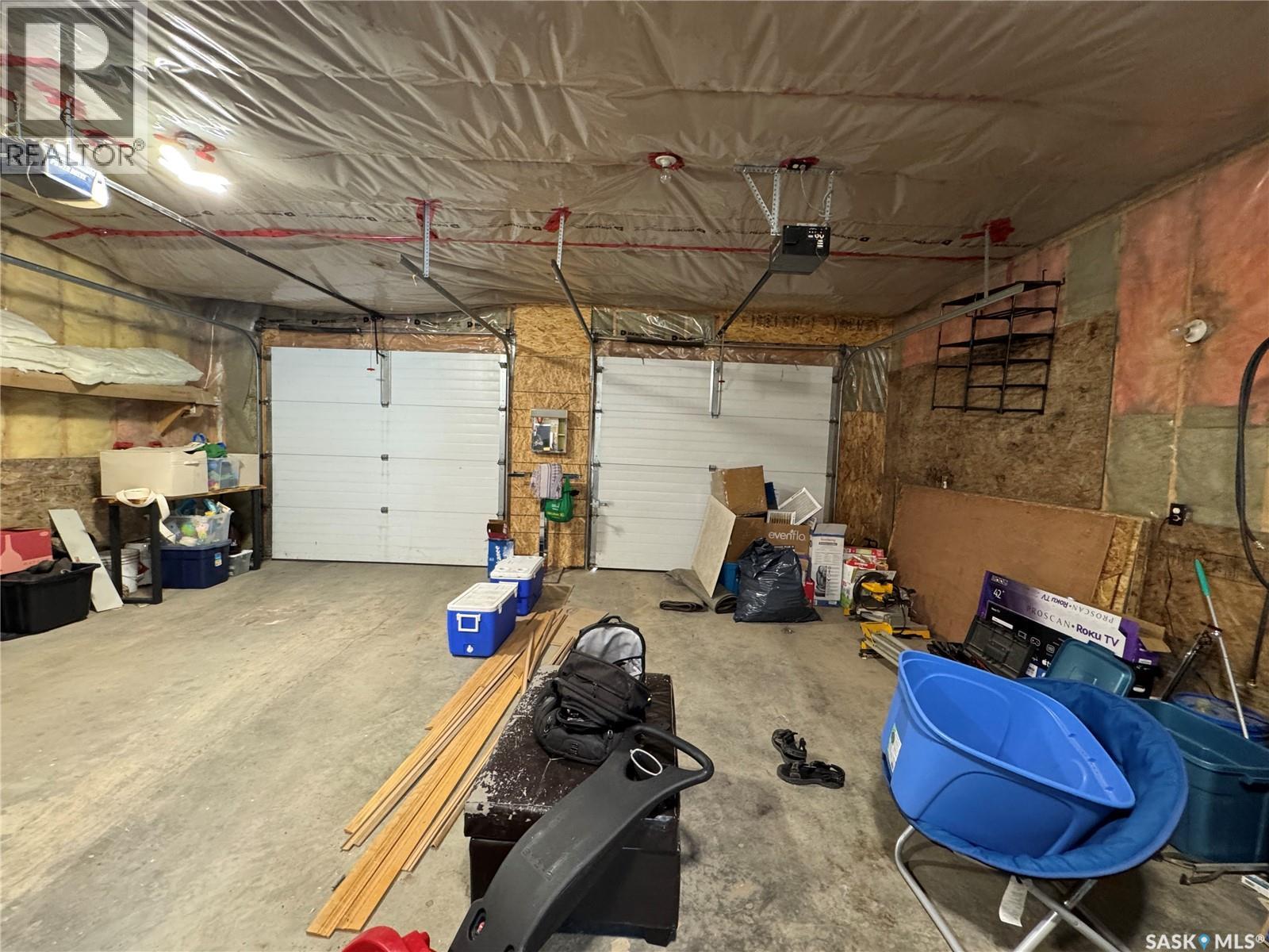 168 Smith Street, Regina, SK - Indoor Photo Showing Garage