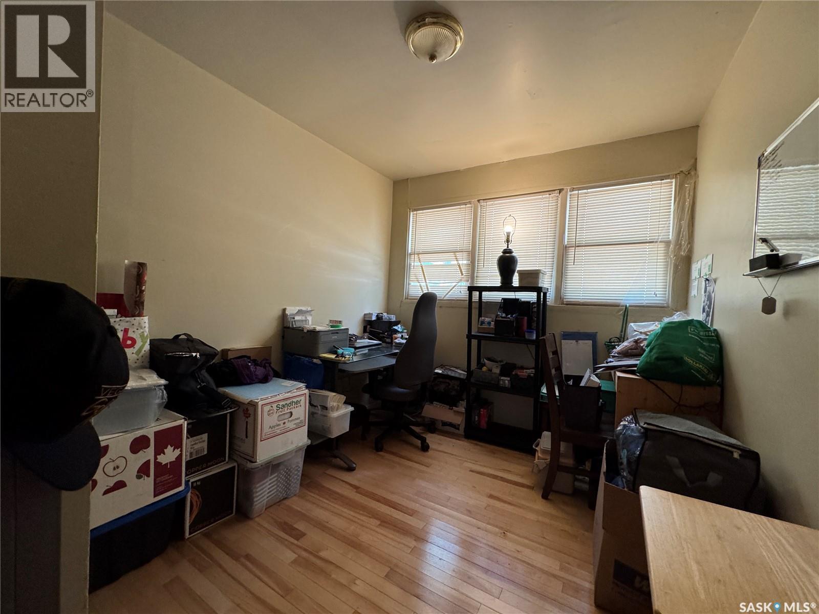 168 Smith Street, Regina, SK - Indoor