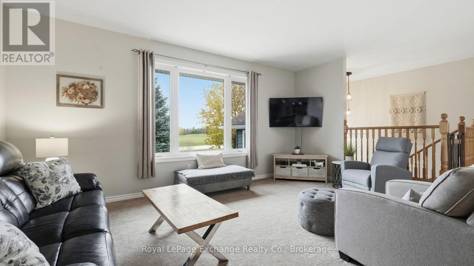 2295 12Th Concession, Huron-Kinloss, ON - Indoor Photo Showing Living Room