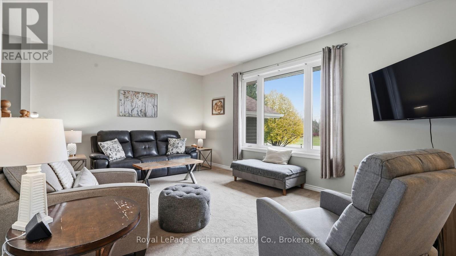 2295 12Th Concession, Huron-Kinloss, ON - Indoor Photo Showing Living Room
