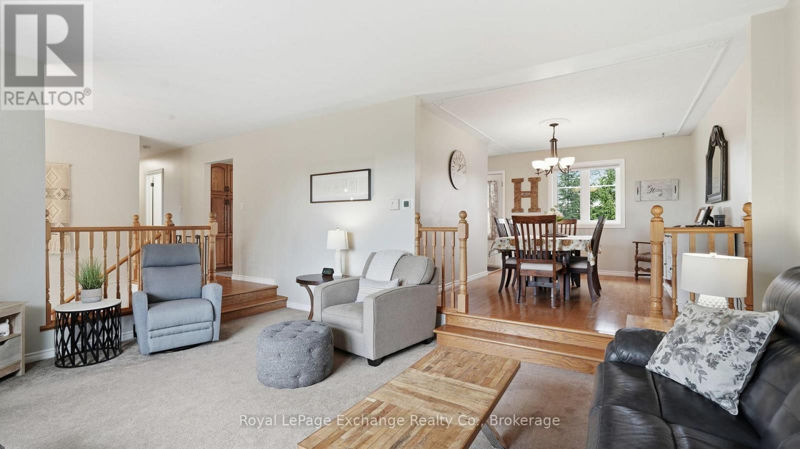 2295 12Th Concession, Huron-Kinloss, ON - Indoor Photo Showing Living Room