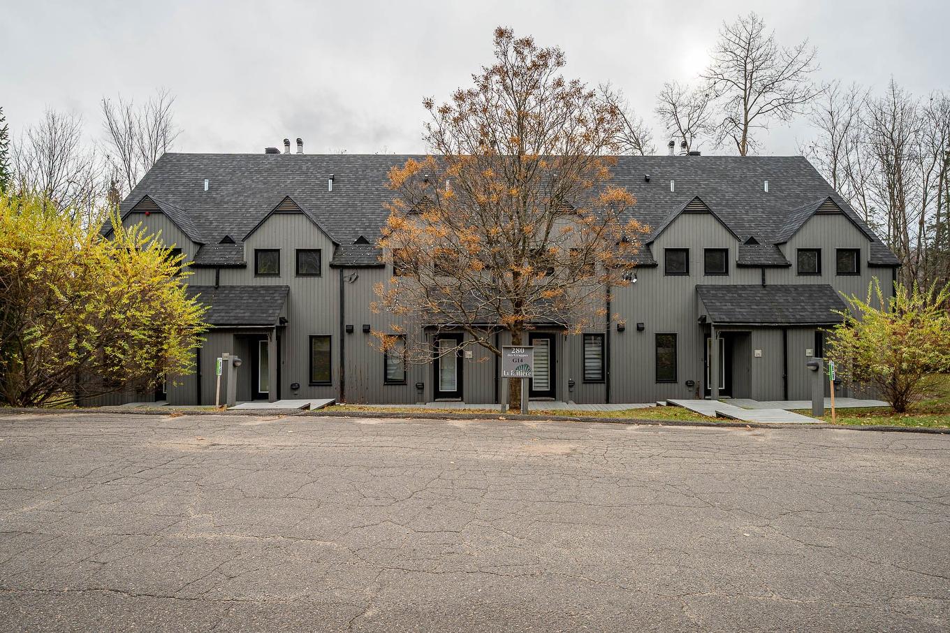 Frontage - 103-280 Ch. Des Grappes, Piedmont, QC - Outdoor With Facade