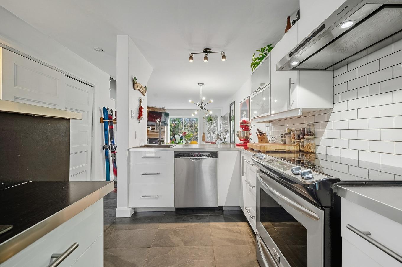 Kitchen - 103-280 Ch. Des Grappes, Piedmont, QC - Indoor Photo Showing Kitchen With Upgraded Kitchen