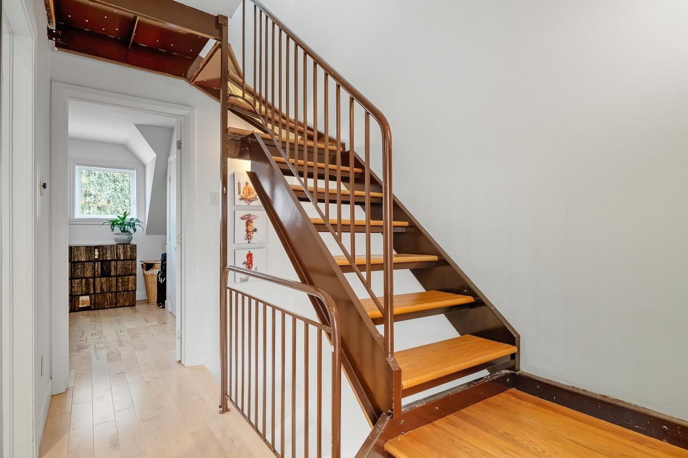 Staircase - 103-280 Ch. Des Grappes, Piedmont, QC - Indoor Photo Showing Other Room