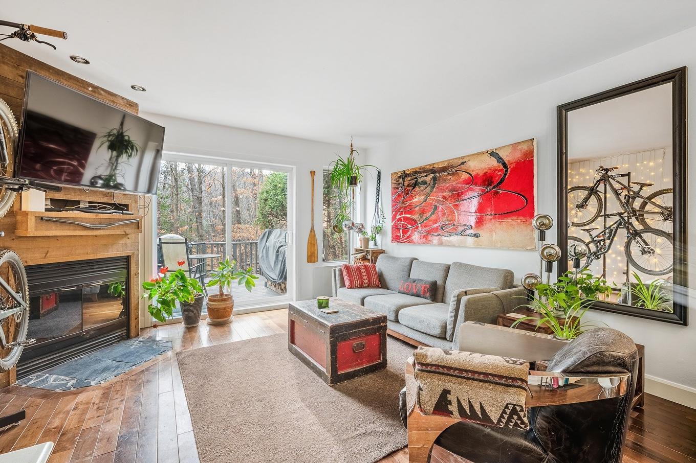 Living room - 103-280 Ch. Des Grappes, Piedmont, QC - Indoor Photo Showing Living Room With Fireplace