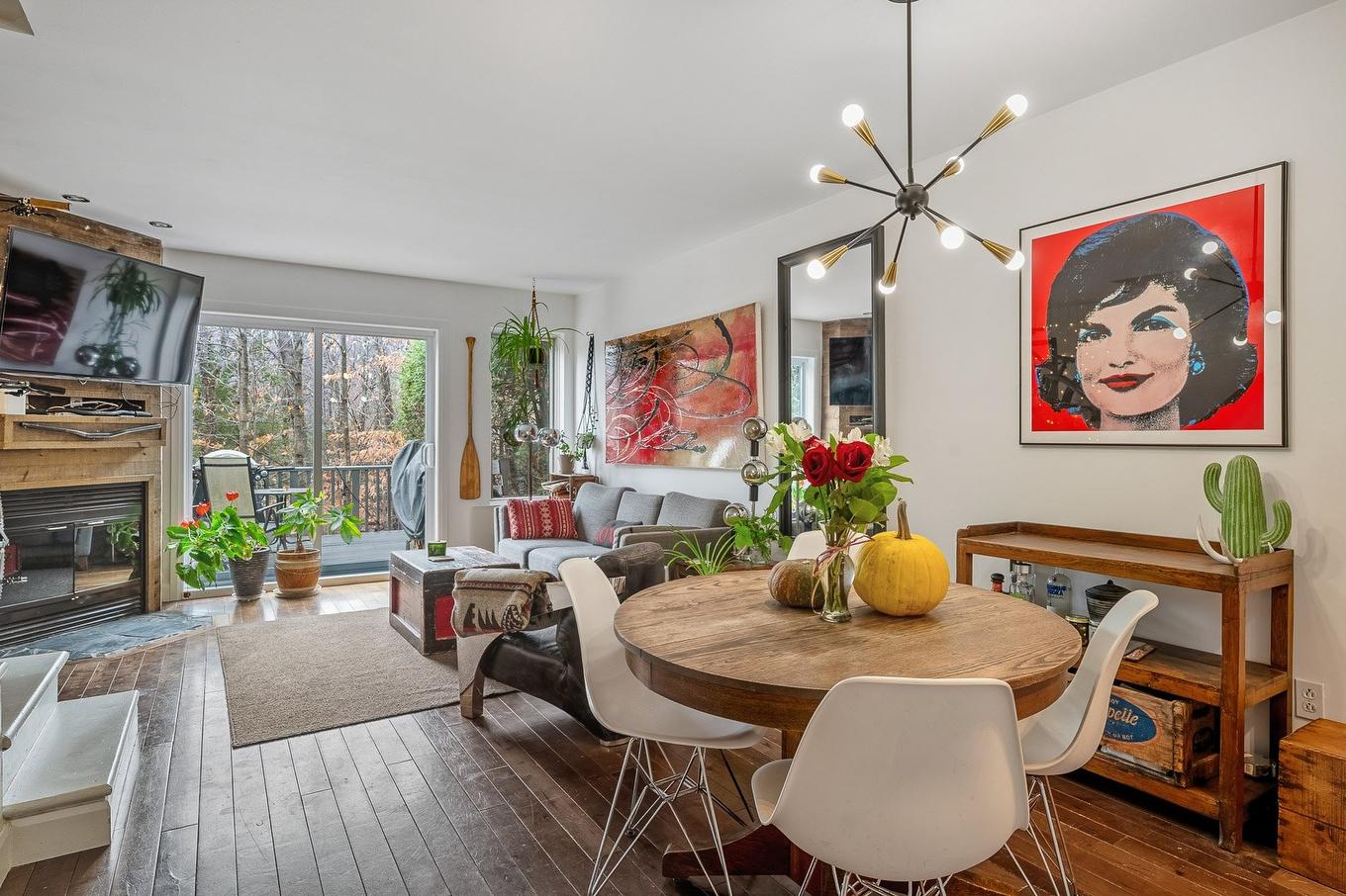 Dining room - 103-280 Ch. Des Grappes, Piedmont, QC - Indoor Photo Showing Dining Room With Fireplace