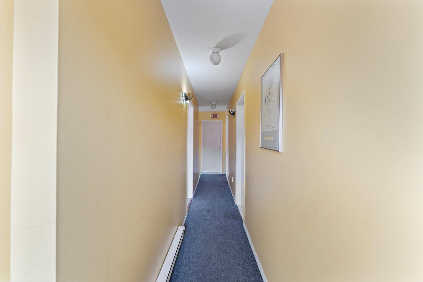 Hall - 4-4753 Rue Pontiac, Montréal (Le Plateau-Mont-Royal), QC - Indoor Photo Showing Other Room