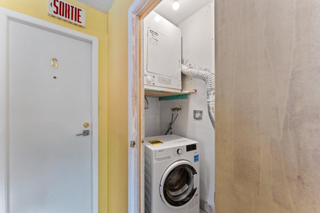 Laundry room - 4-4753 Rue Pontiac, Montréal (Le Plateau-Mont-Royal), QC - Indoor Photo Showing Laundry Room