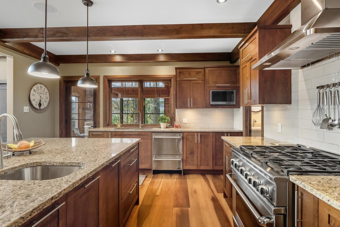 Kitchen - 1835 Rue De La Forêt, Sainte-Adèle, QC - Indoor Photo Showing Kitchen With Upgraded Kitchen