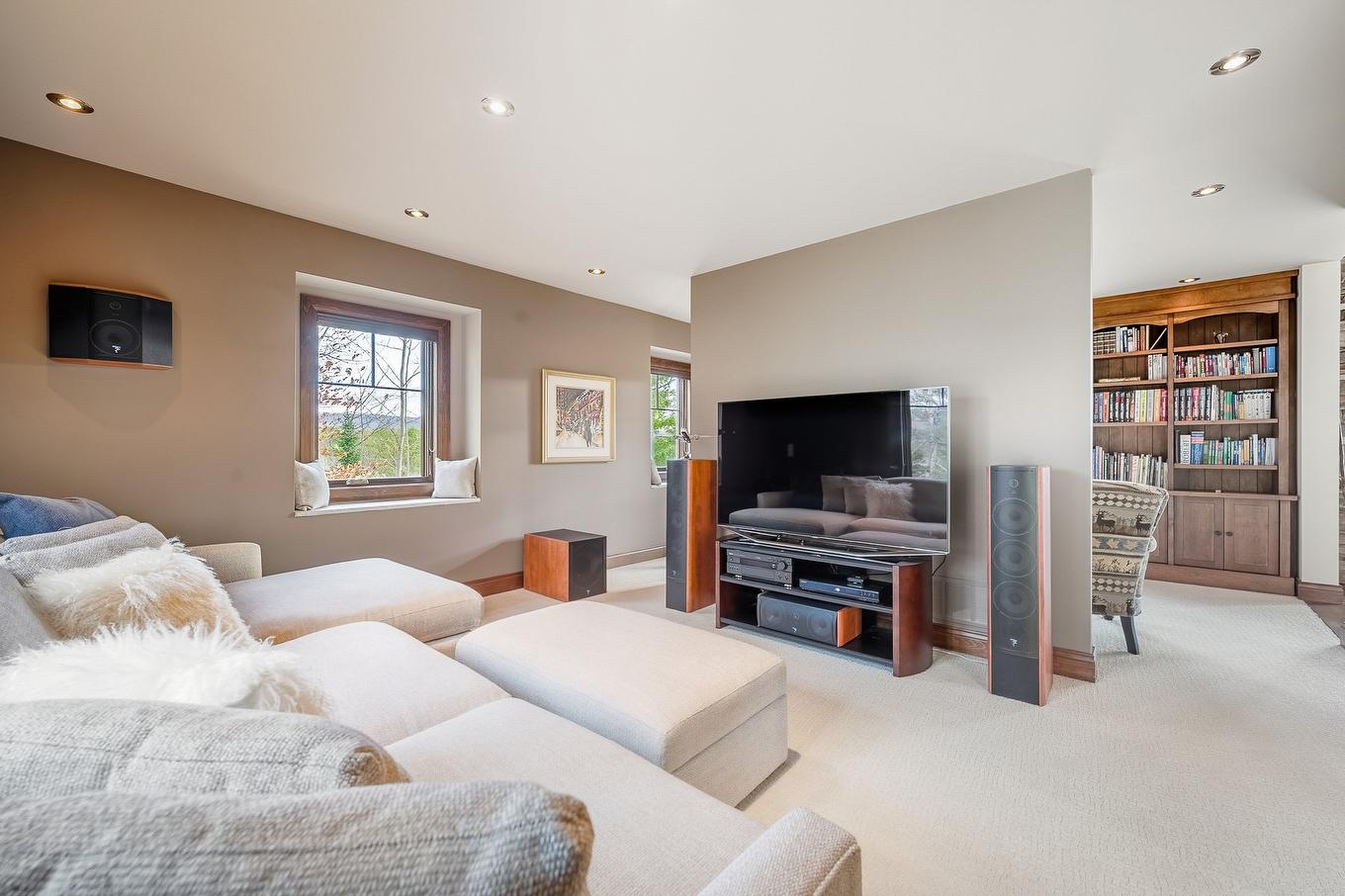 Home theatre - 1835 Rue De La Forêt, Sainte-Adèle, QC - Indoor