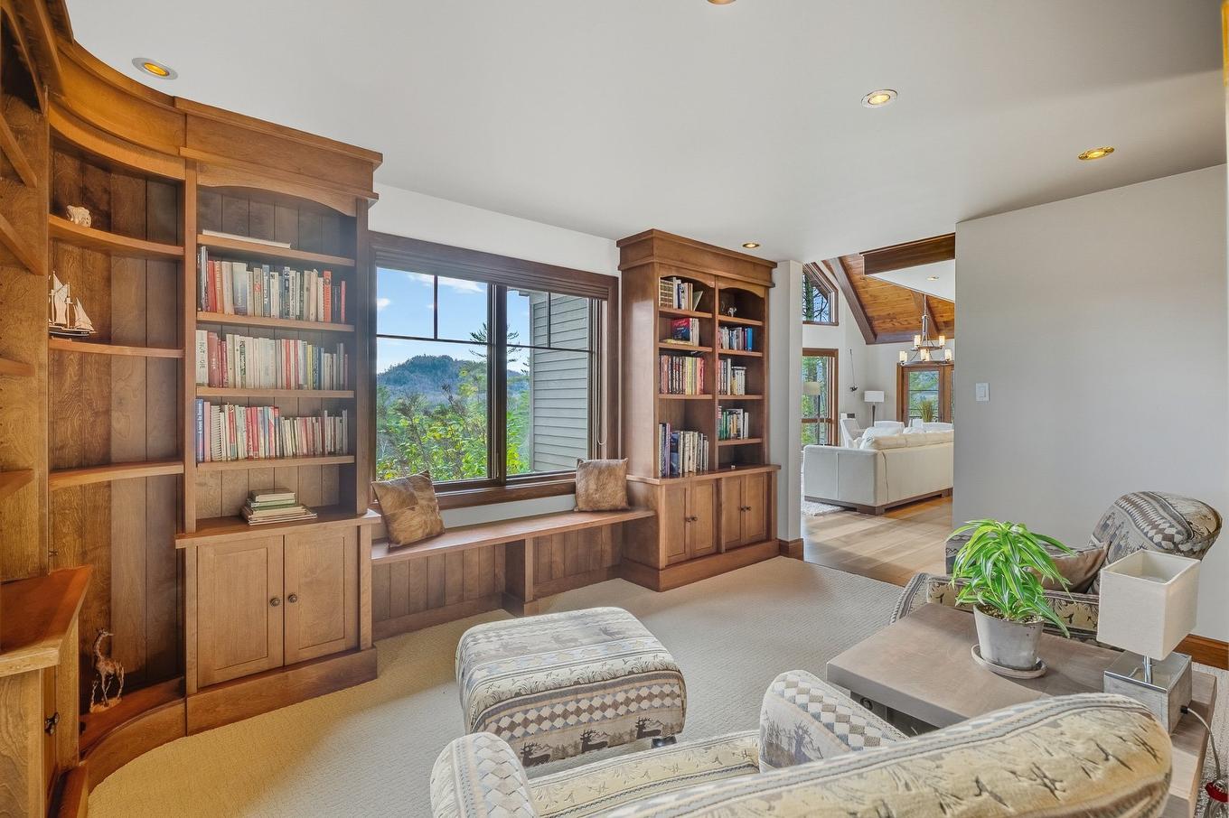 Library - 1835 Rue De La Forêt, Sainte-Adèle, QC - Indoor Photo Showing Living Room
