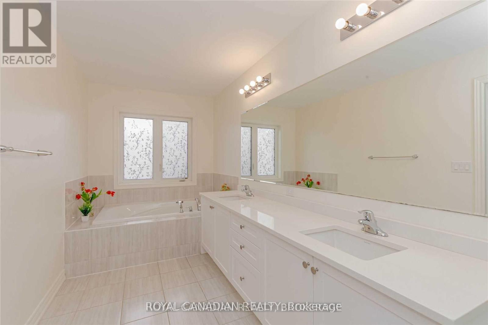 3919 Tufgar Crescent, Burlington, ON - Indoor Photo Showing Bathroom