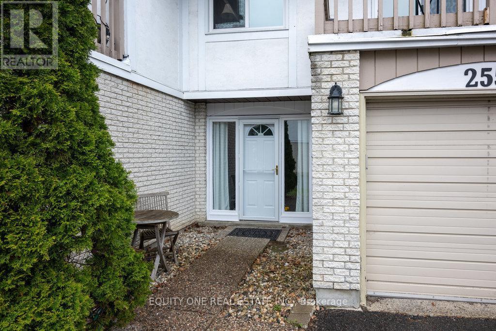2557 Flannery Drive, Ottawa, ON - Outdoor