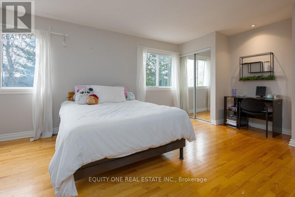 2557 Flannery Drive, Ottawa, ON - Indoor Photo Showing Bedroom