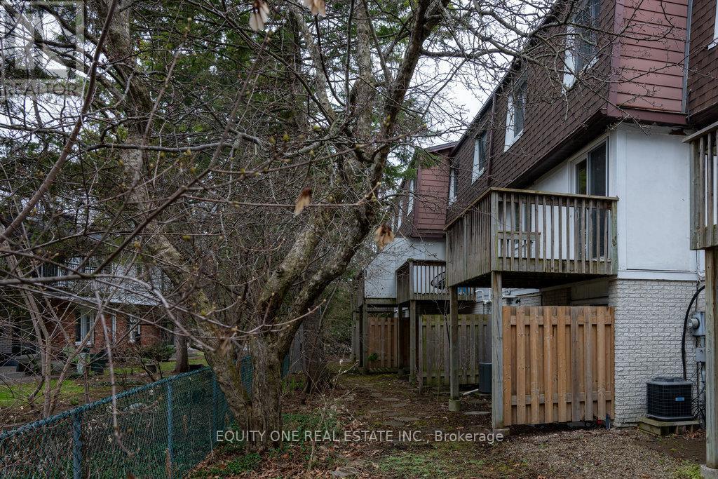 2557 Flannery Drive, Ottawa, ON - Outdoor