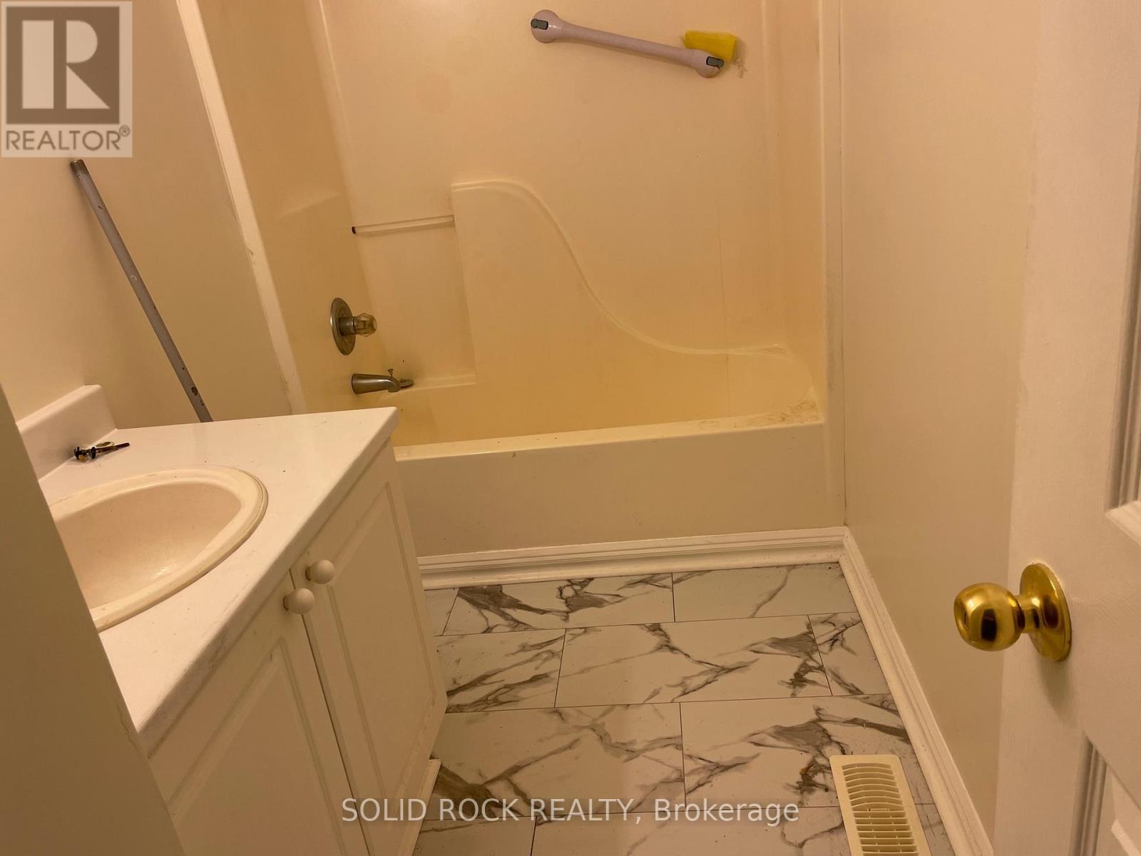 492 Boxwood Street S, Kingston (South Of Taylor-Kidd Blvd), ON - Indoor Photo Showing Bathroom