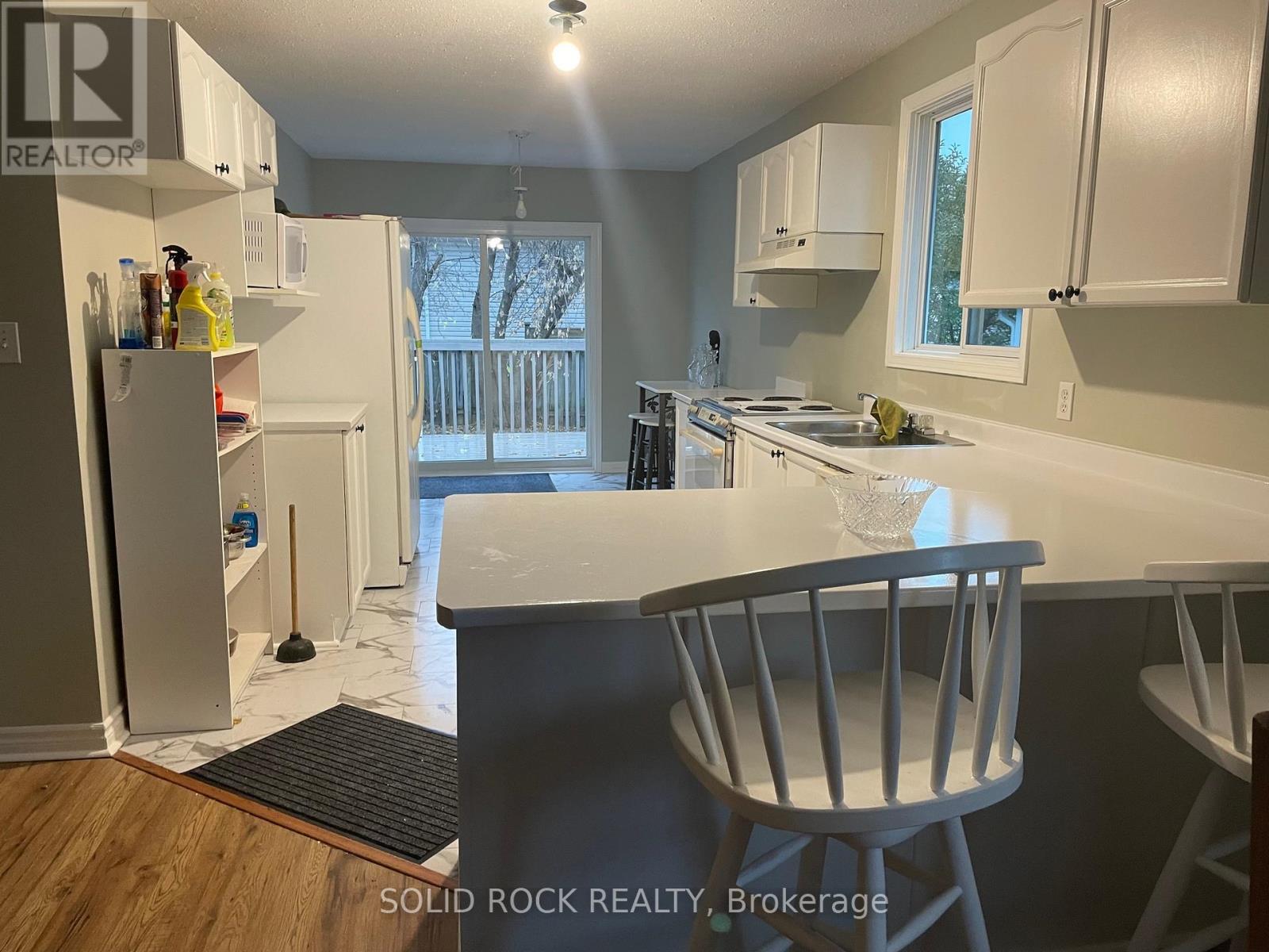 492 Boxwood Street S, Kingston (South Of Taylor-Kidd Blvd), ON - Indoor Photo Showing Kitchen