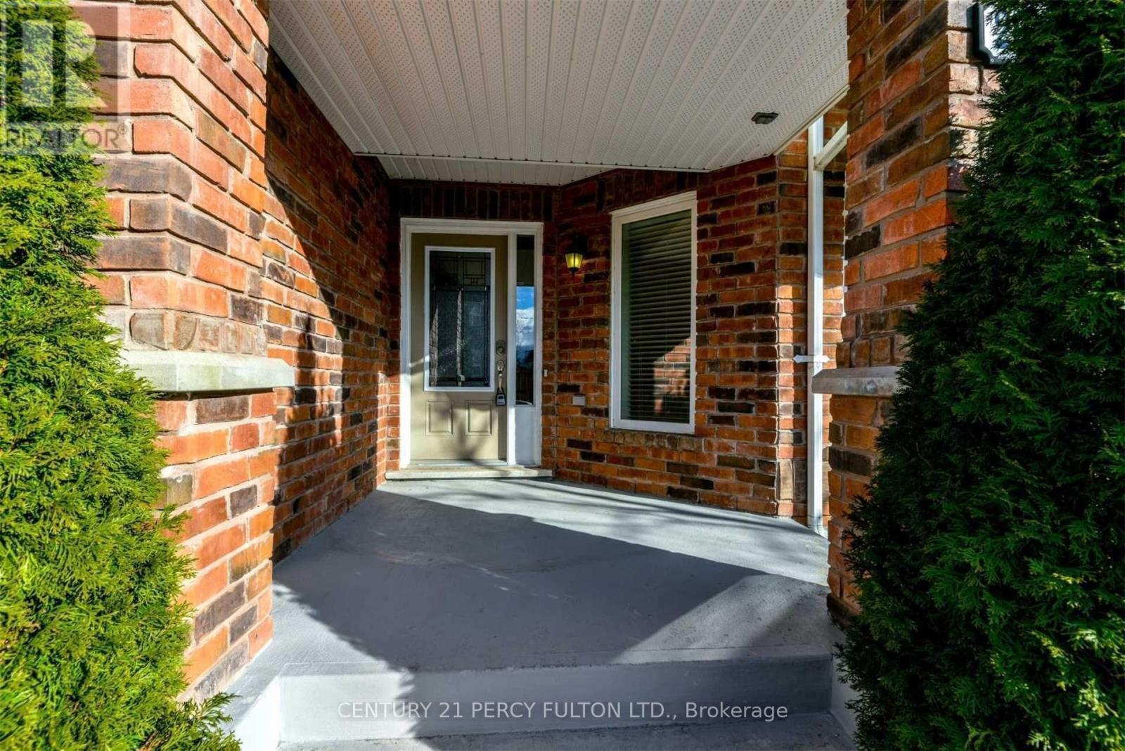 204 Magurn Gate, Milton, ON - Outdoor