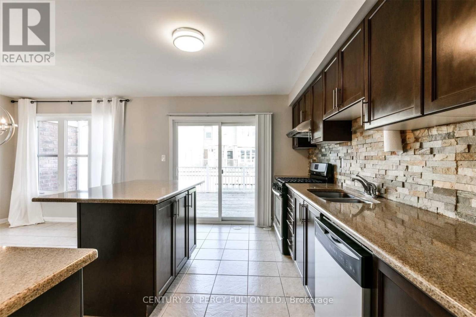 204 Magurn Gate, Milton, ON - Indoor Photo Showing Kitchen With Double Sink