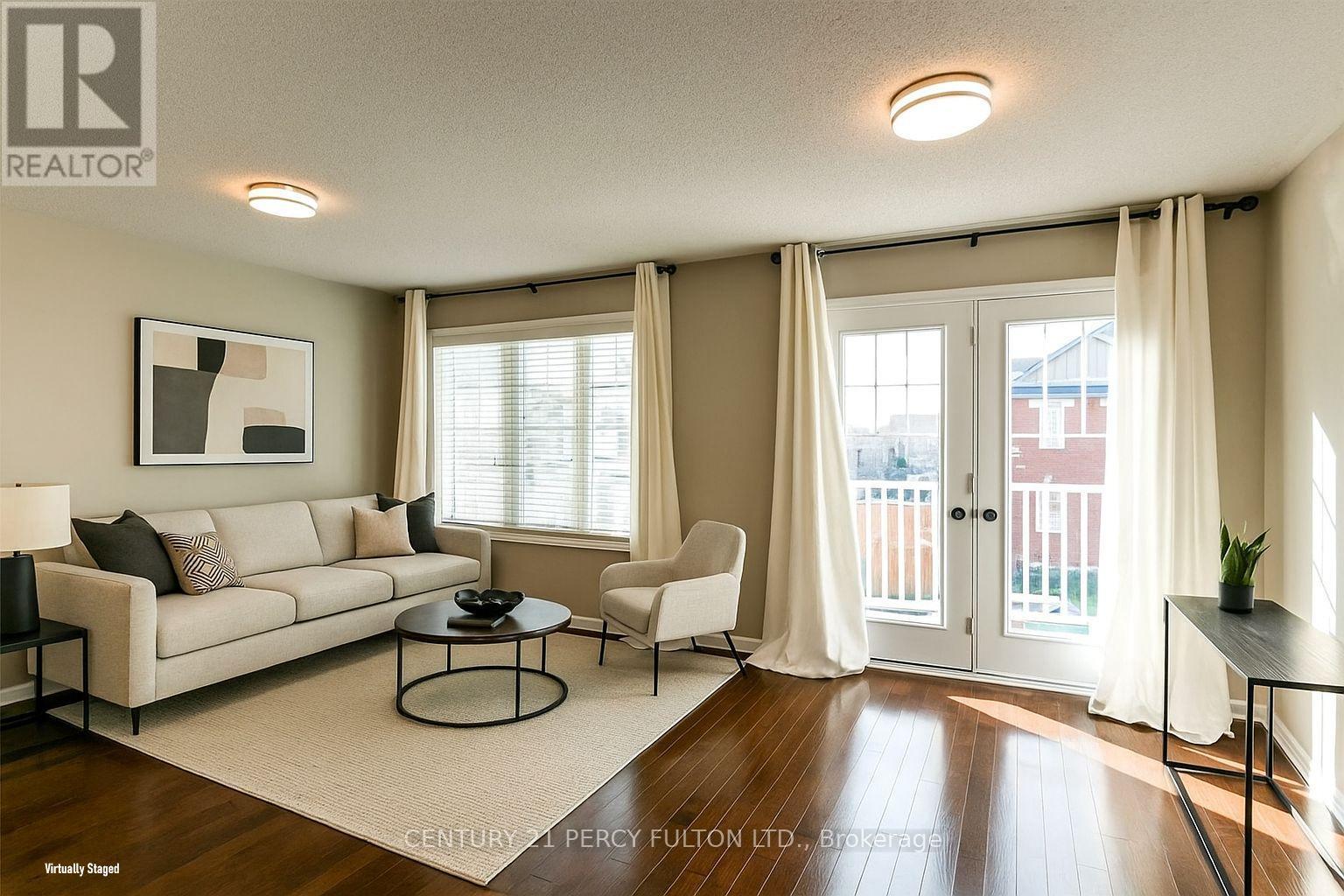 204 Magurn Gate, Milton, ON - Indoor Photo Showing Living Room