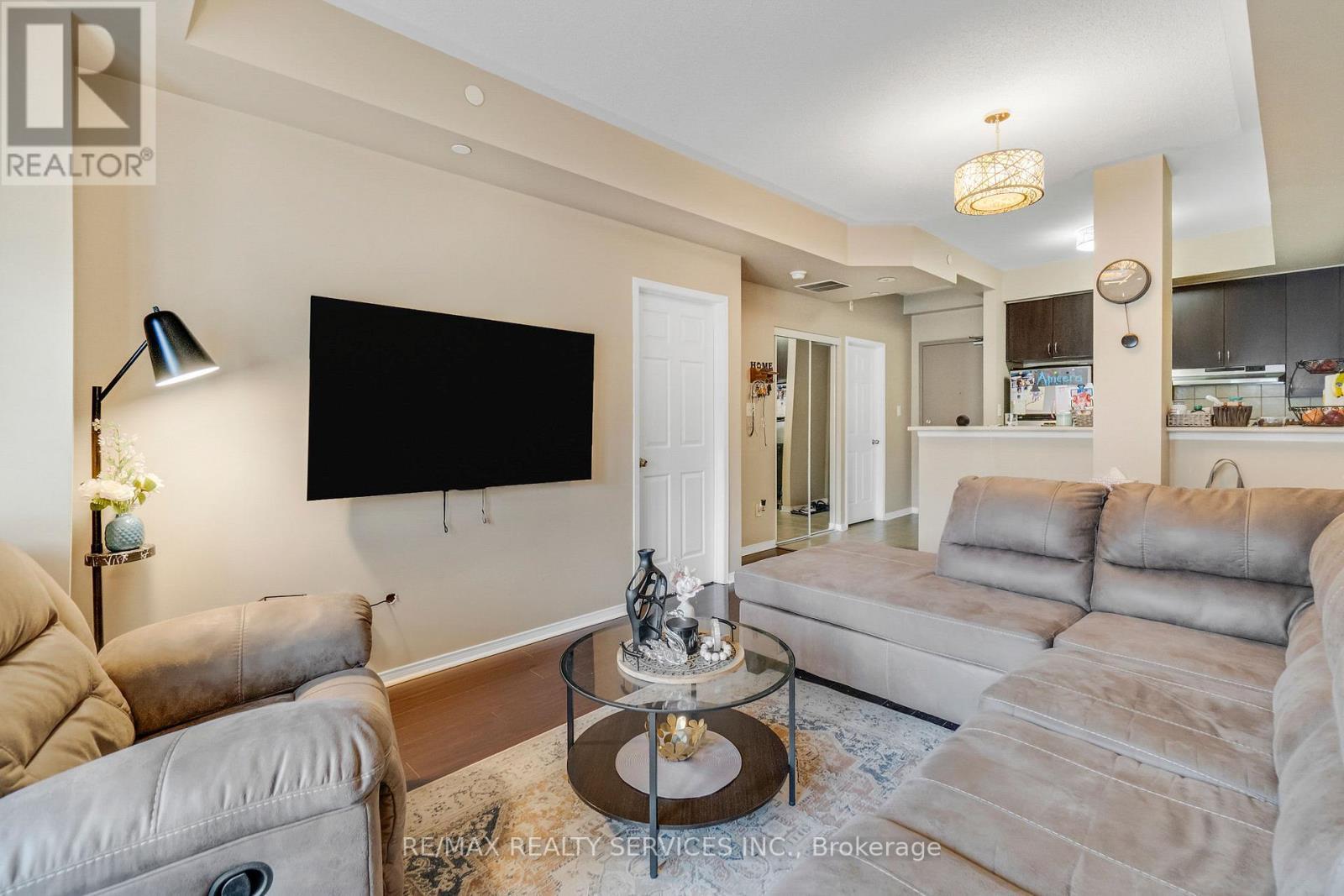 101 - 5150 Winston Churchill Boulevard, Mississauga, ON - Indoor Photo Showing Living Room