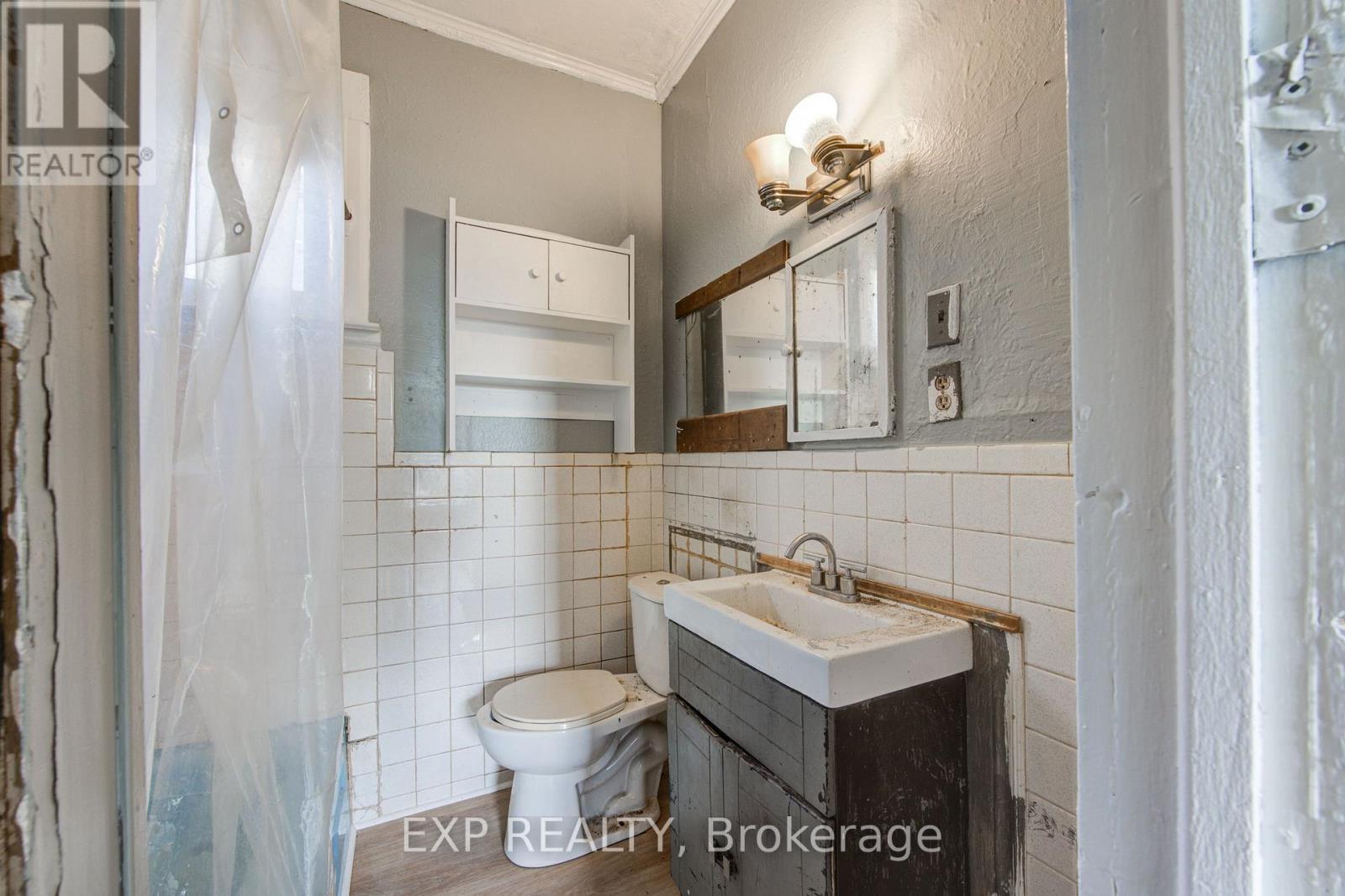 Unit 1A Living Bathroom - 1 Rathgar Street, London East (East L), ON - Indoor Photo Showing Bathroom