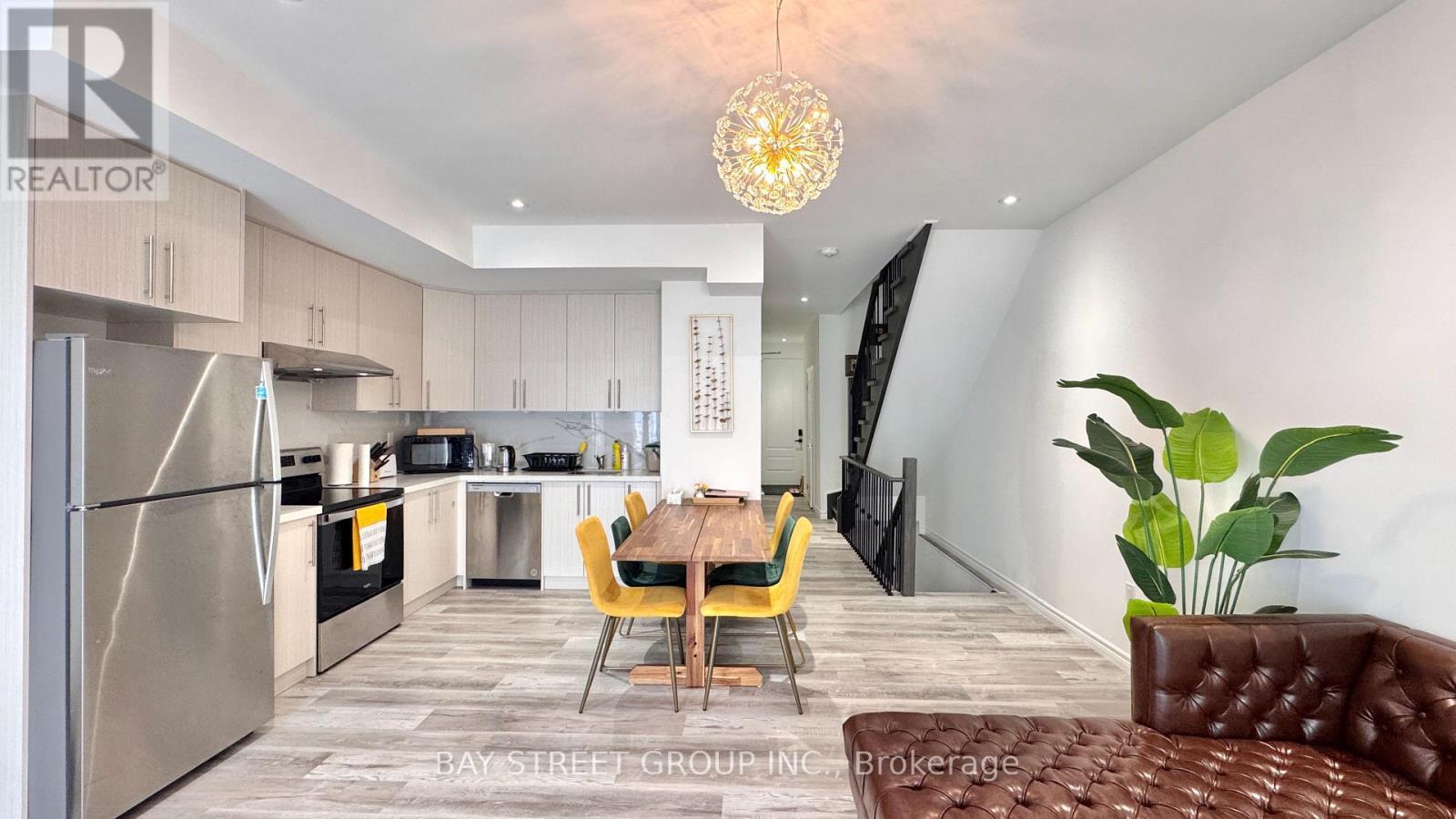 5921 Bentley Common, Niagara Falls, ON - Indoor Photo Showing Kitchen