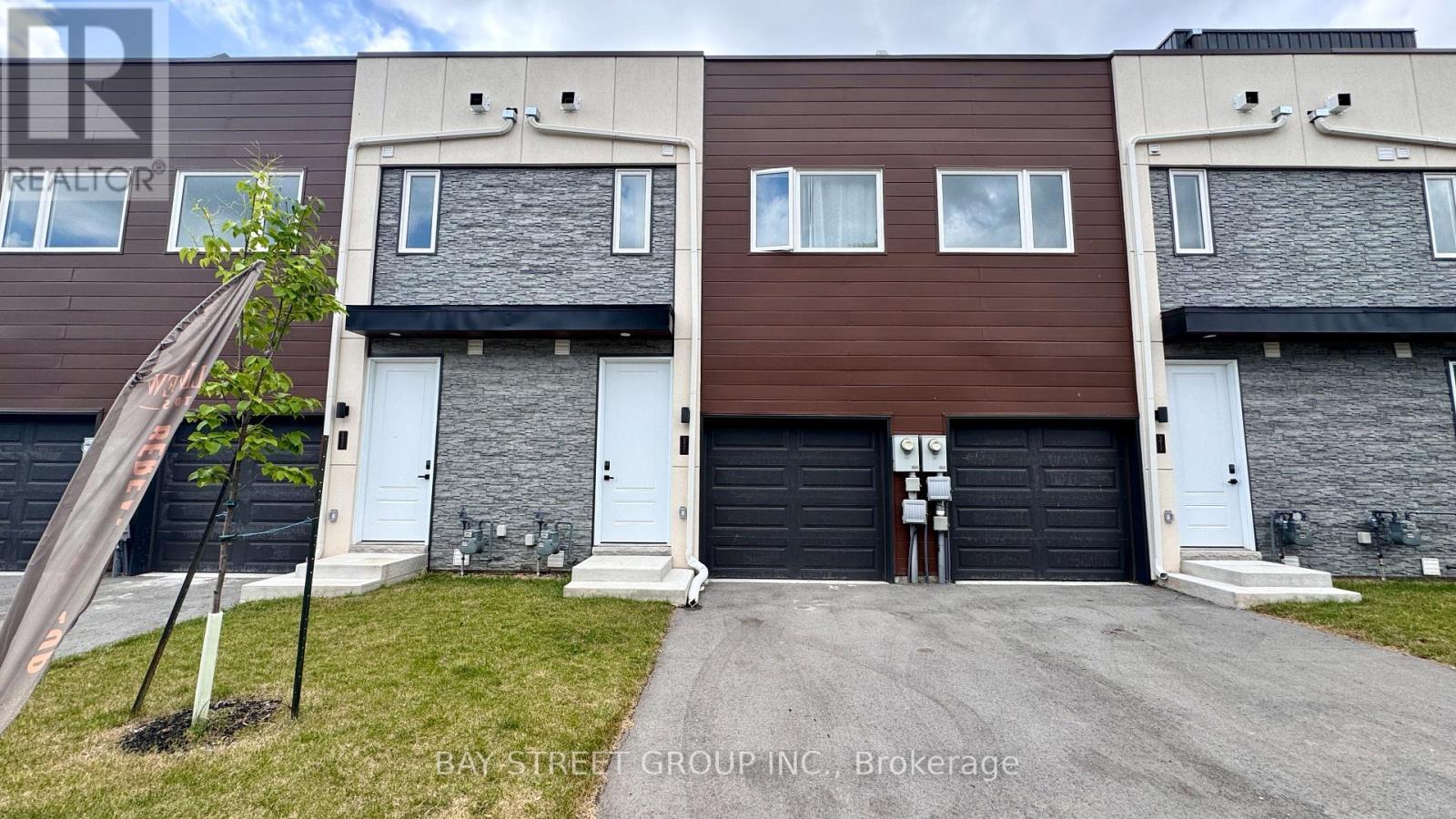 5921 Bentley Common, Niagara Falls, ON - Outdoor