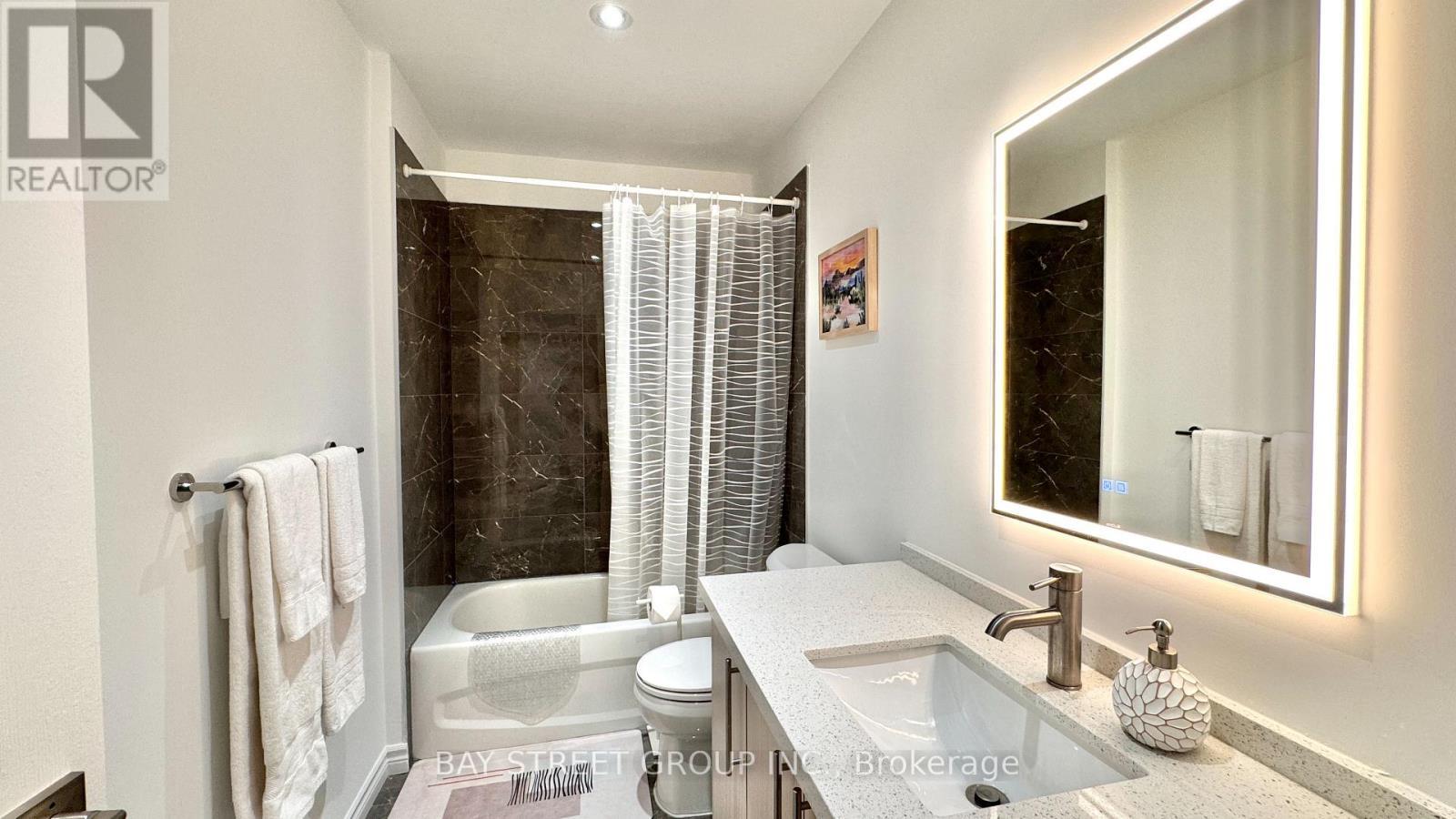 5921 Bentley Common, Niagara Falls, ON - Indoor Photo Showing Bathroom