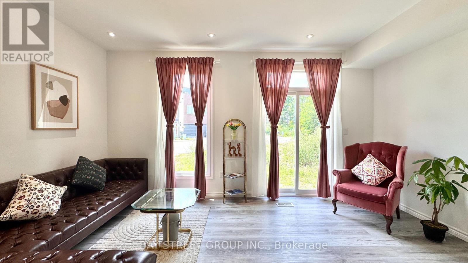 5921 Bentley Common, Niagara Falls, ON - Indoor Photo Showing Other Room